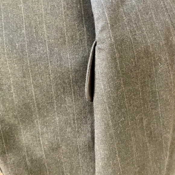 Burberry Dark Grey Pinstripe Blazer 42R - Picture 10 of 10